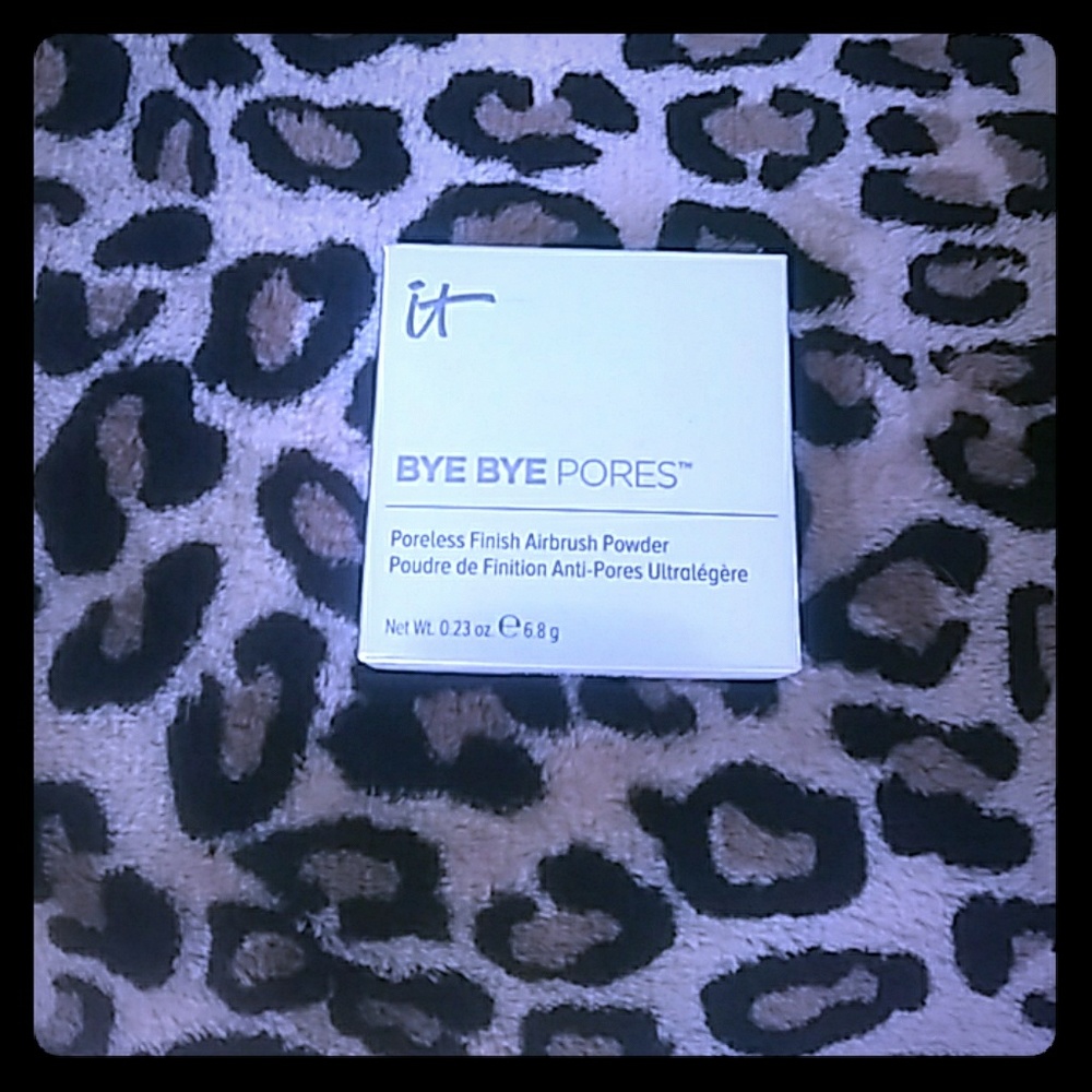 it BYE BYE PORES Poreless Finish Airbrush Powder